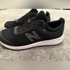 New Balance YK455BG women’s black running shoes